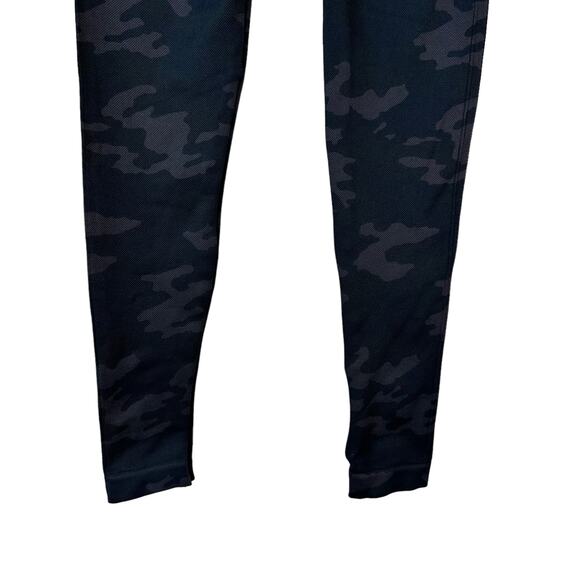 NEW Spanx Women's Camouflage Cropped Capri Leggings Size XS NWOT - Picture 5 of 6